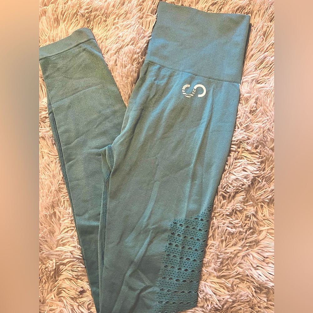 Teal scrunch booty leggings